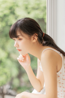 双胞胎姐妹齐上阵许多人物